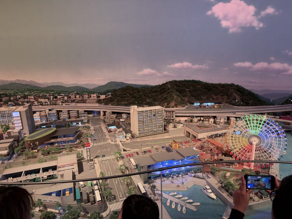 いすゞプラザジオラマの画像（お昼）