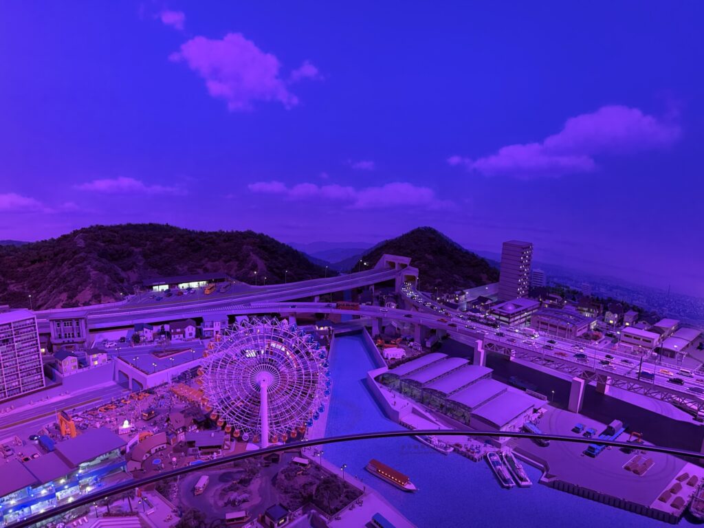 いすゞプラザジオラマの画像（夜）