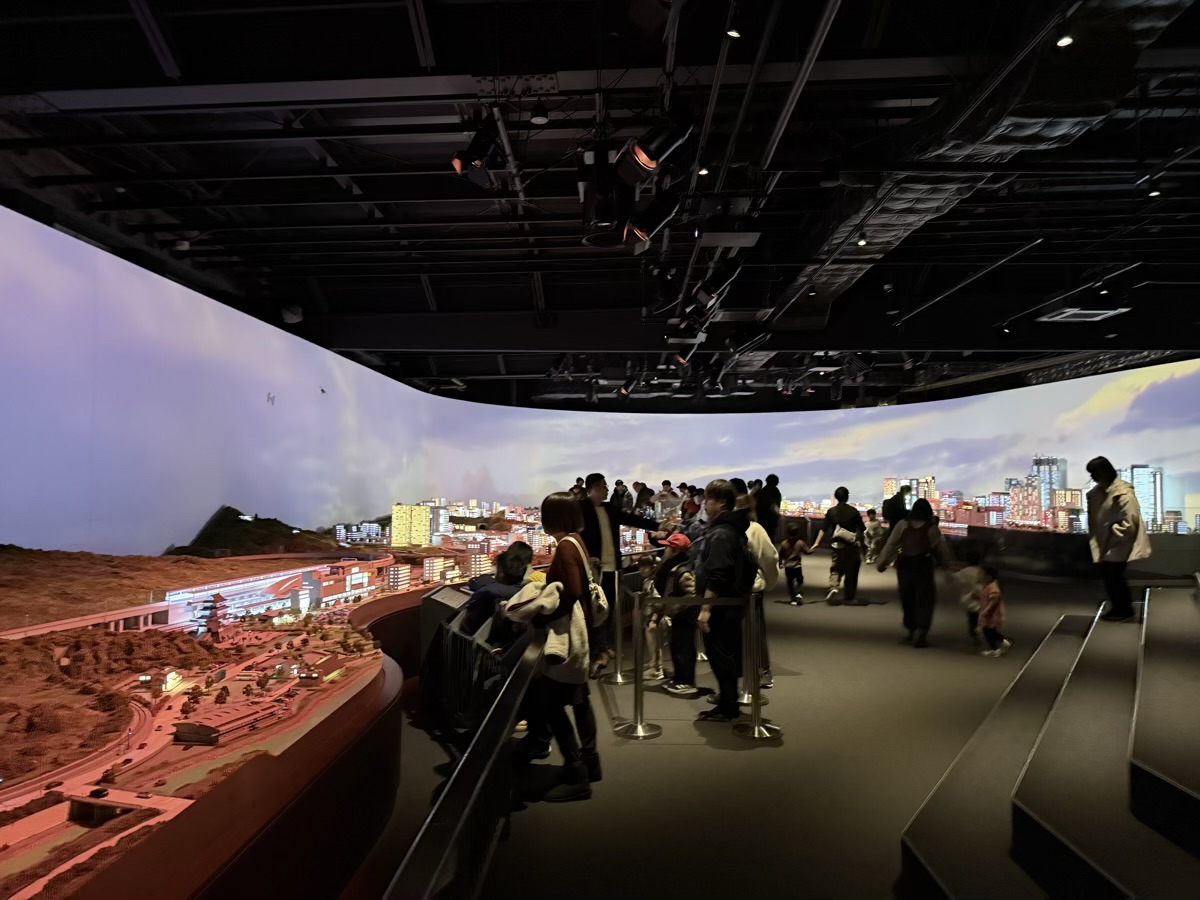 ロマンスカーミュージアムのジオラマエリア(昼)